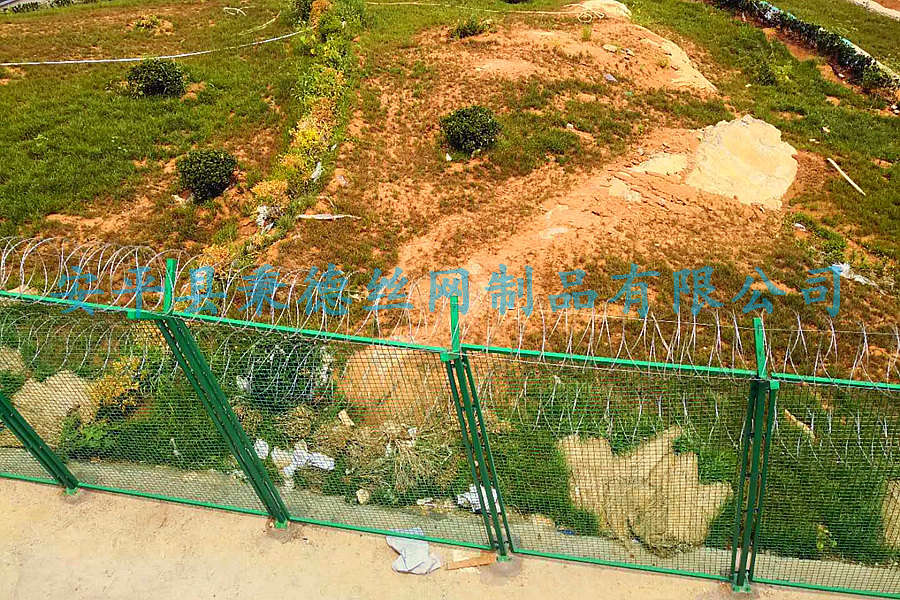 濟南監(jiān)獄刀片刺繩隔離網(wǎng)